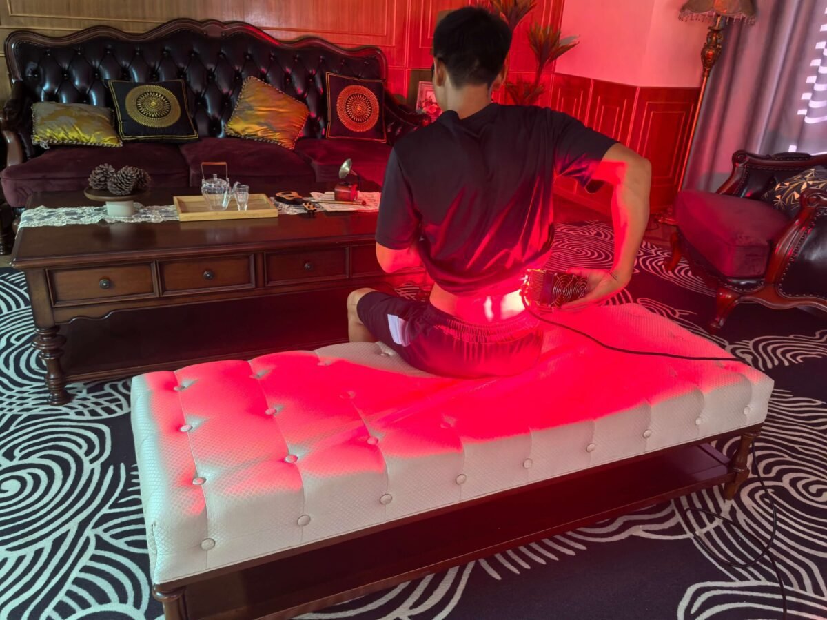 Red light therapy for chronic joint pain relief - targeted application on knees & wrists