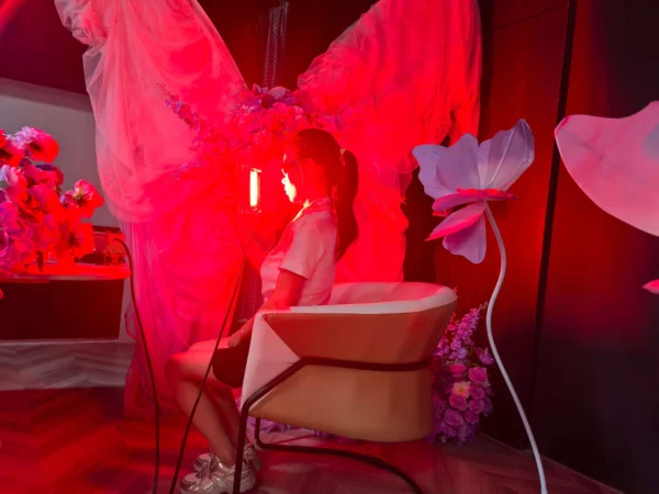 850nm Red Light Therapy Chronic Joint Pain Session in Floral Relaxation Space (SweetAurora-R)