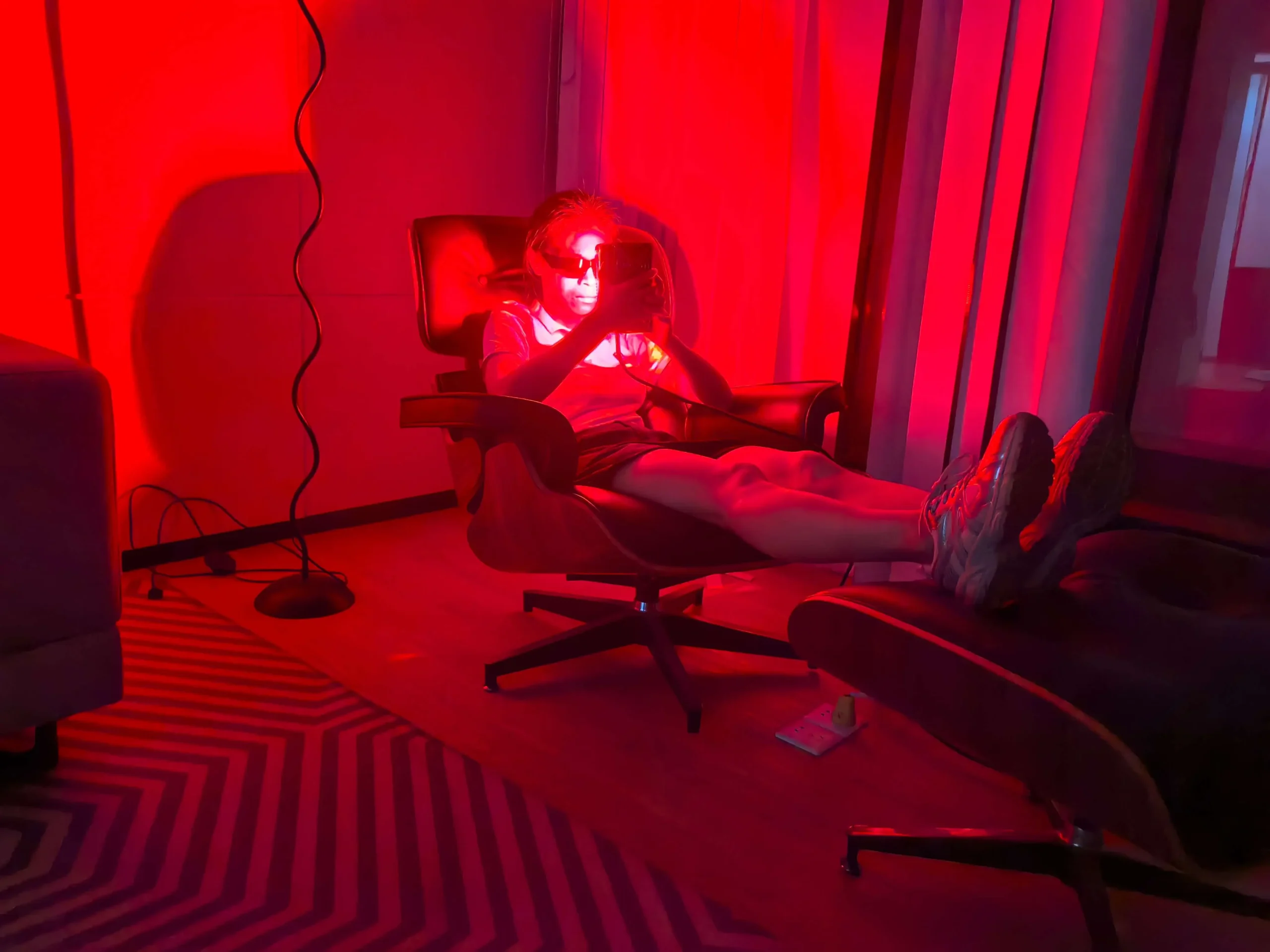 sweetaurora r 850nm red light therapy chronic joint pain recliner scaled